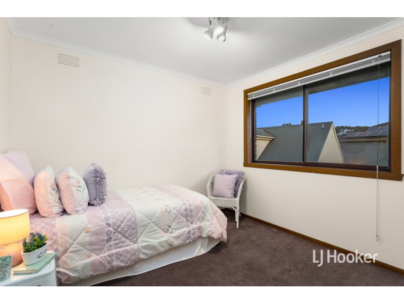 17 McIntyre Drive, Altona VIC 3018