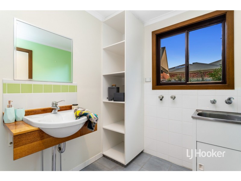 17 McIntyre Drive, Altona VIC 3018