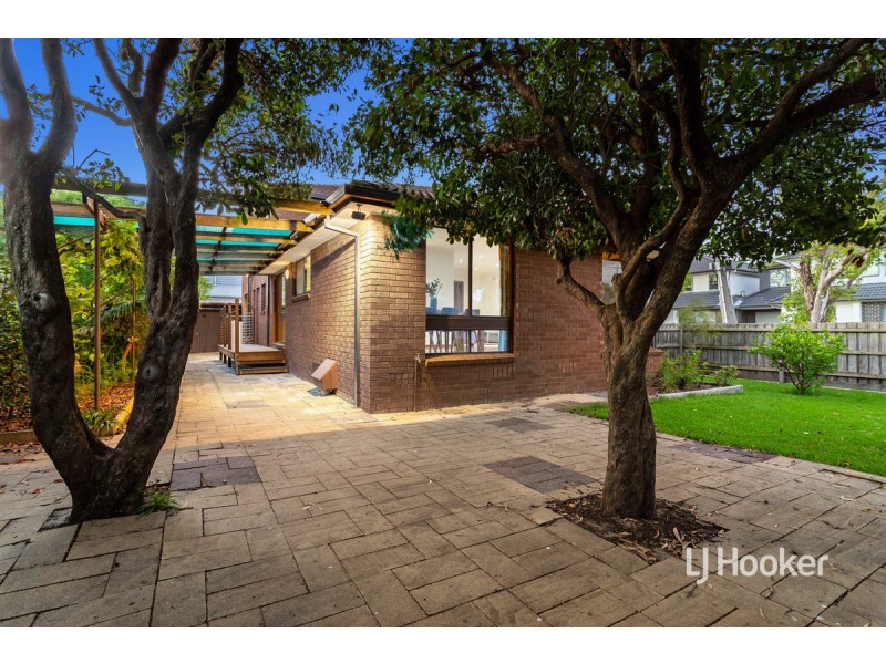 17 McIntyre Drive, Altona VIC 3018