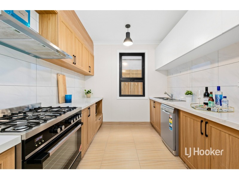 2 Benaud Way, Point Cook VIC 3030