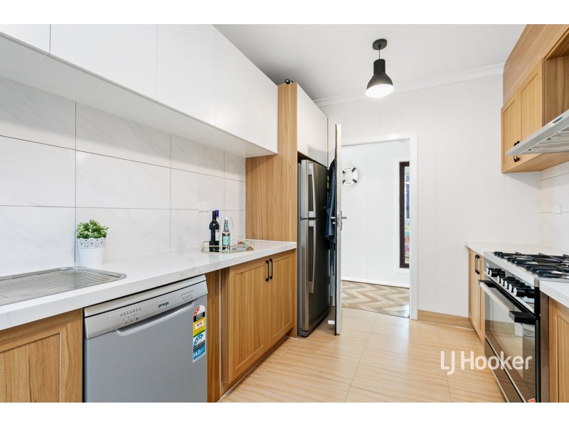 2 Benaud Way, Point Cook VIC 3030
