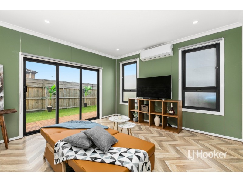 2 Benaud Way, Point Cook VIC 3030
