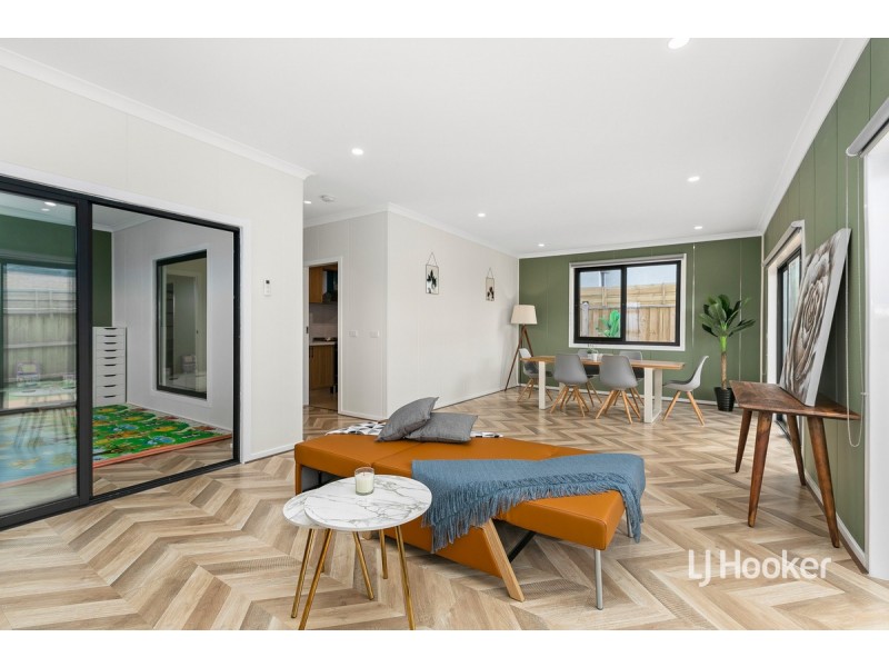 2 Benaud Way, Point Cook VIC 3030