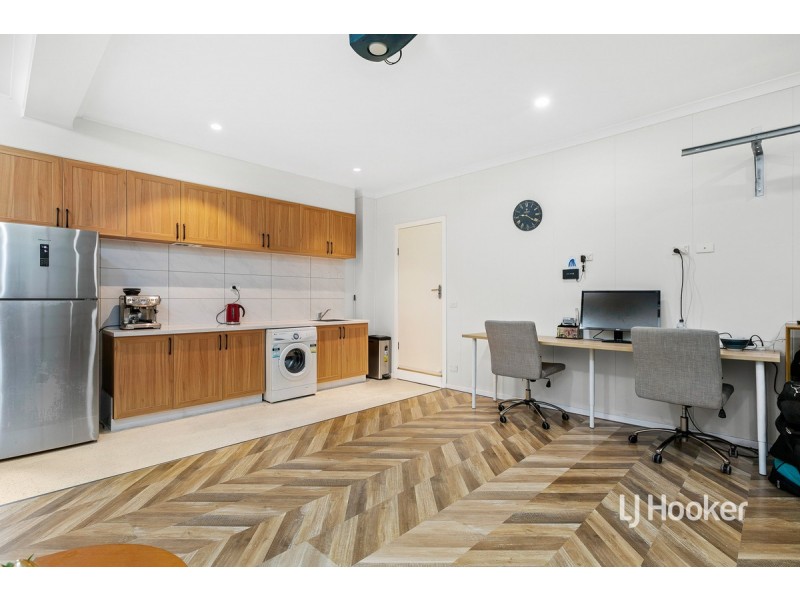 2 Benaud Way, Point Cook VIC 3030