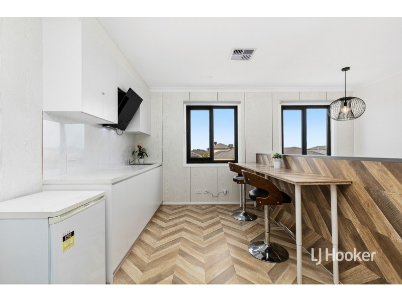 2 Benaud Way, Point Cook VIC 3030