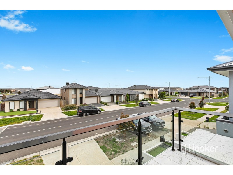 2 Benaud Way, Point Cook VIC 3030