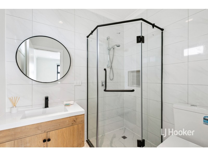 2 Benaud Way, Point Cook VIC 3030