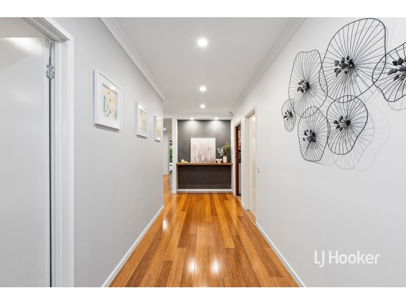 16 Urchin Way, Point Cook VIC 3030