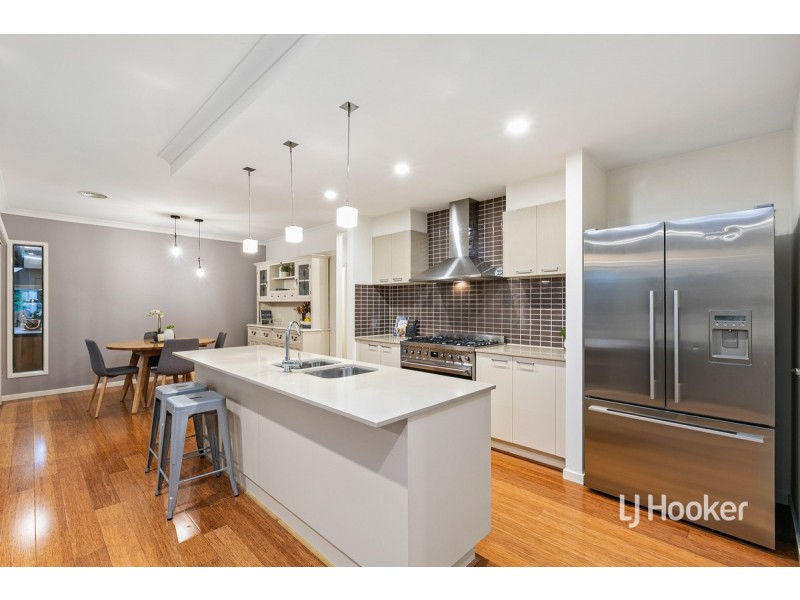 16 Urchin Way, Point Cook VIC 3030