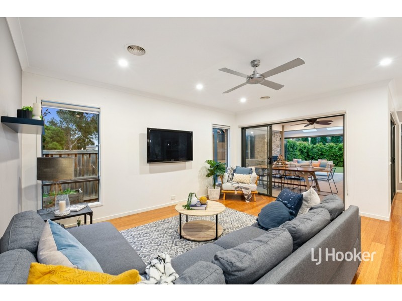 16 Urchin Way, Point Cook VIC 3030