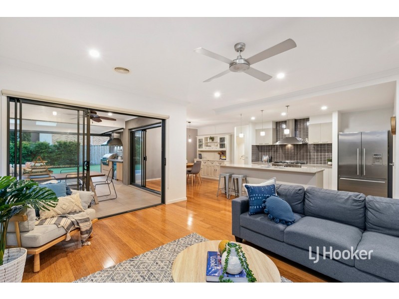 16 Urchin Way, Point Cook VIC 3030