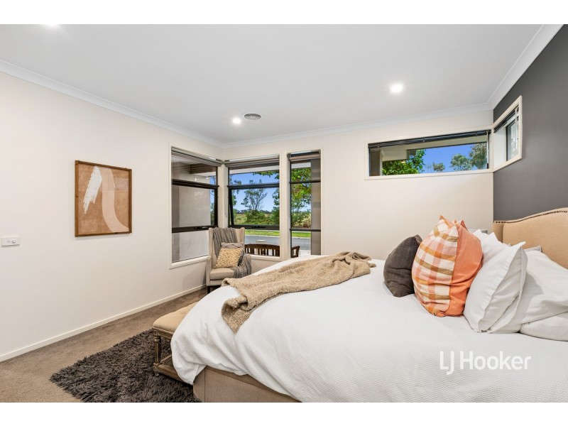 16 Urchin Way, Point Cook VIC 3030