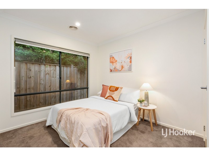 16 Urchin Way, Point Cook VIC 3030