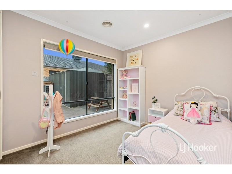 16 Urchin Way, Point Cook VIC 3030
