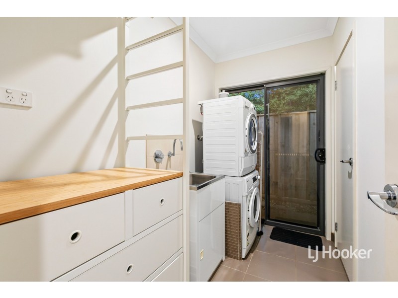 16 Urchin Way, Point Cook VIC 3030