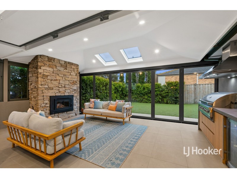 16 Urchin Way, Point Cook VIC 3030