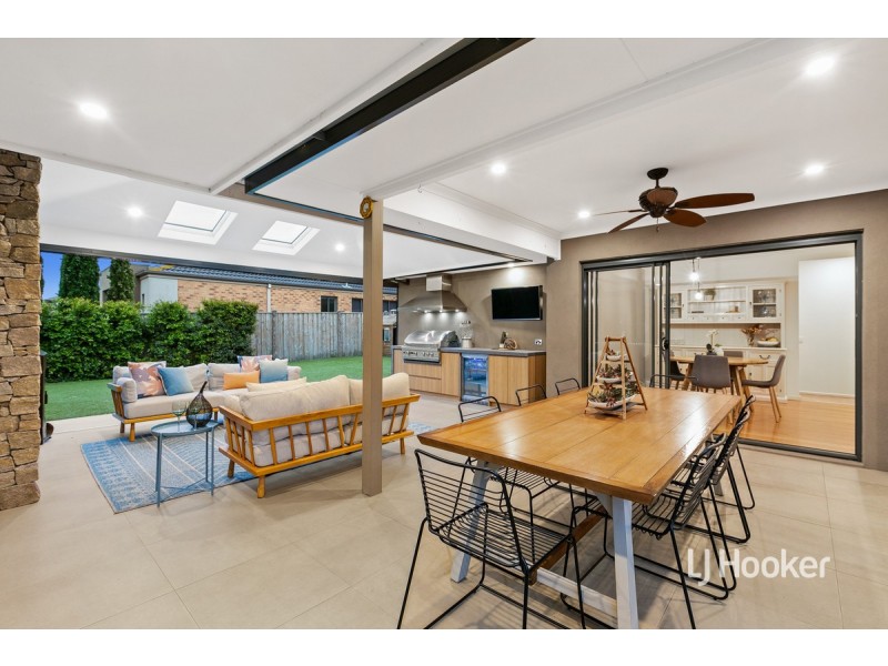 16 Urchin Way, Point Cook VIC 3030