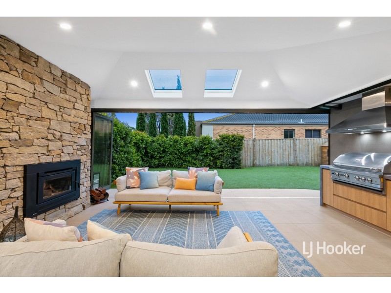 16 Urchin Way, Point Cook VIC 3030