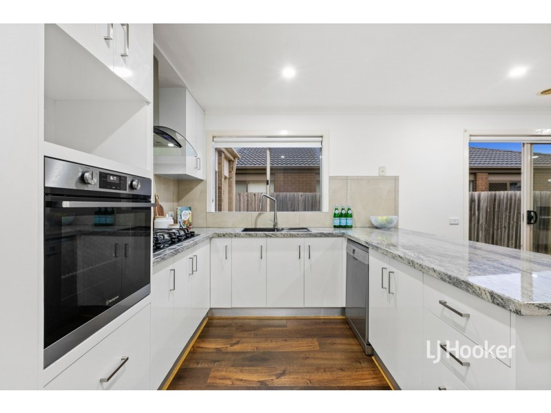 15 Grassbird Drive, Point Cook VIC 3030