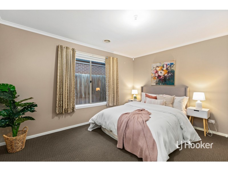 15 Grassbird Drive, Point Cook VIC 3030