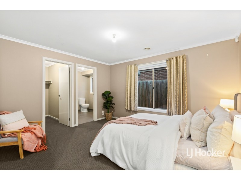 15 Grassbird Drive, Point Cook VIC 3030