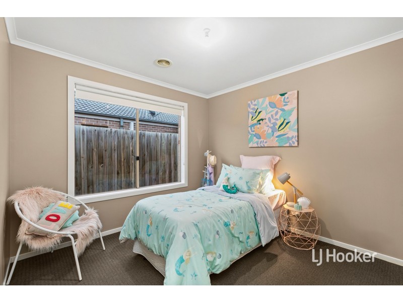 15 Grassbird Drive, Point Cook VIC 3030