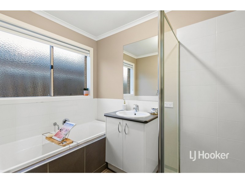 15 Grassbird Drive, Point Cook VIC 3030