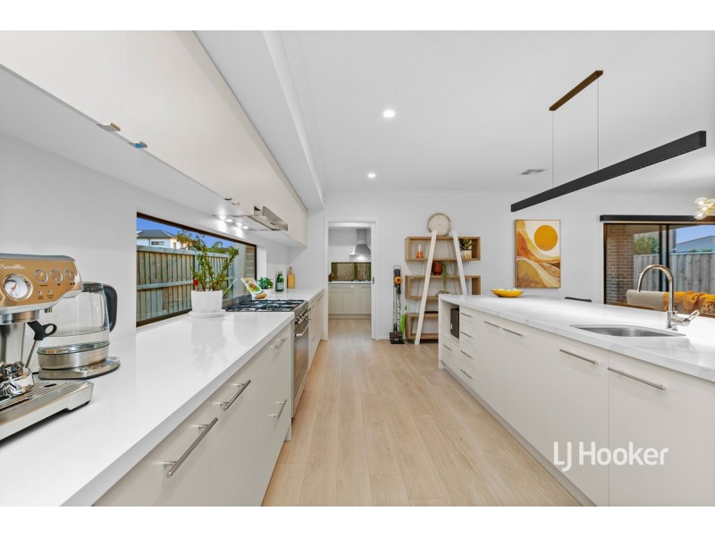 1 Baycrest Drive, Point Cook VIC 3030