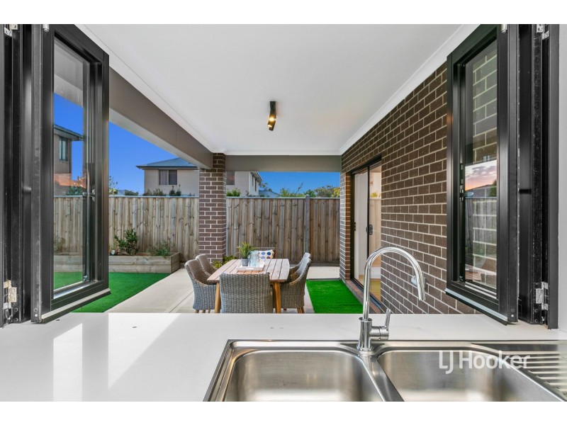 1 Baycrest Drive, Point Cook VIC 3030