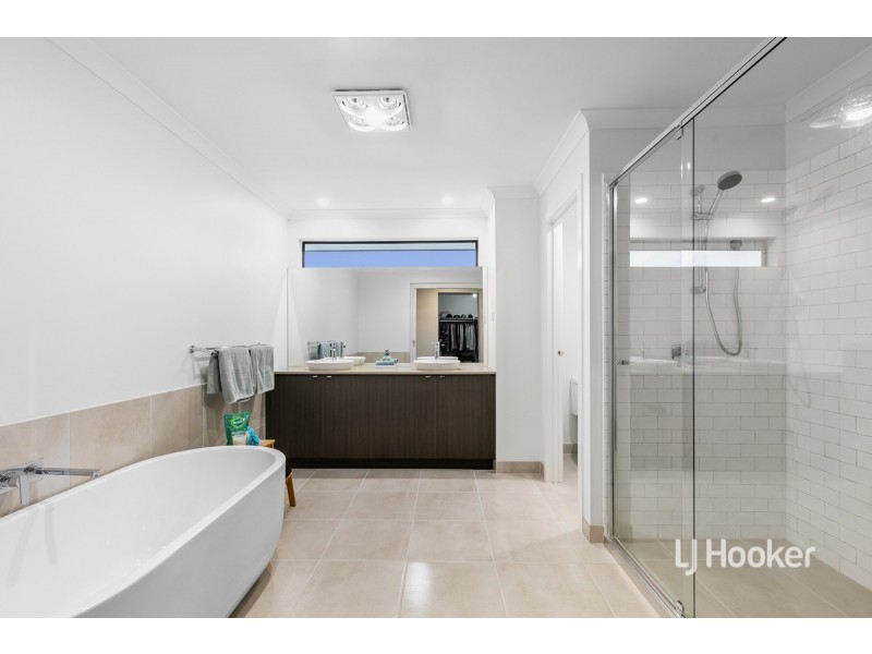 1 Baycrest Drive, Point Cook VIC 3030