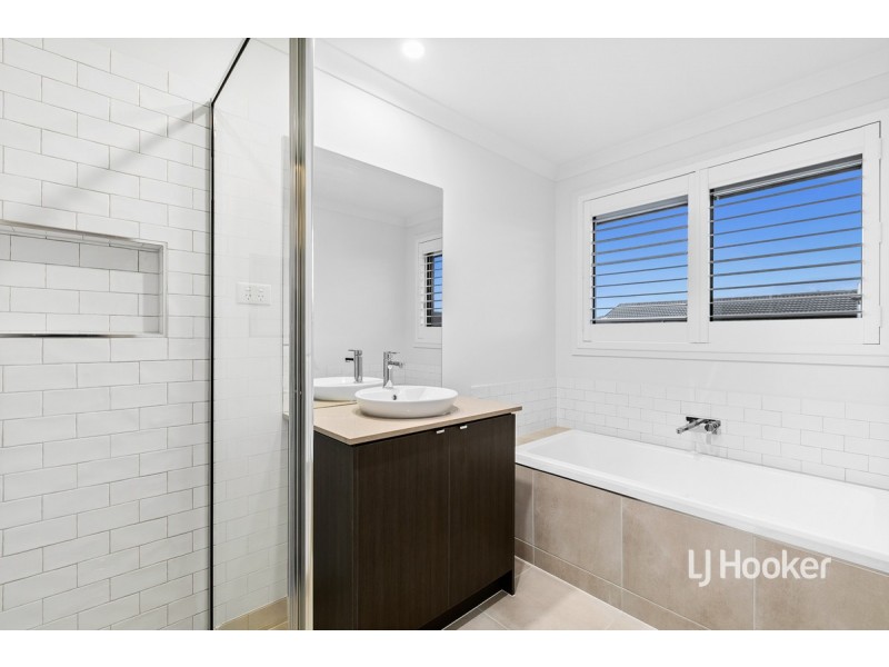 1 Baycrest Drive, Point Cook VIC 3030