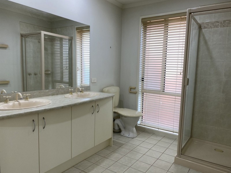 15 Livorno Lane, Point Cook VIC 3030