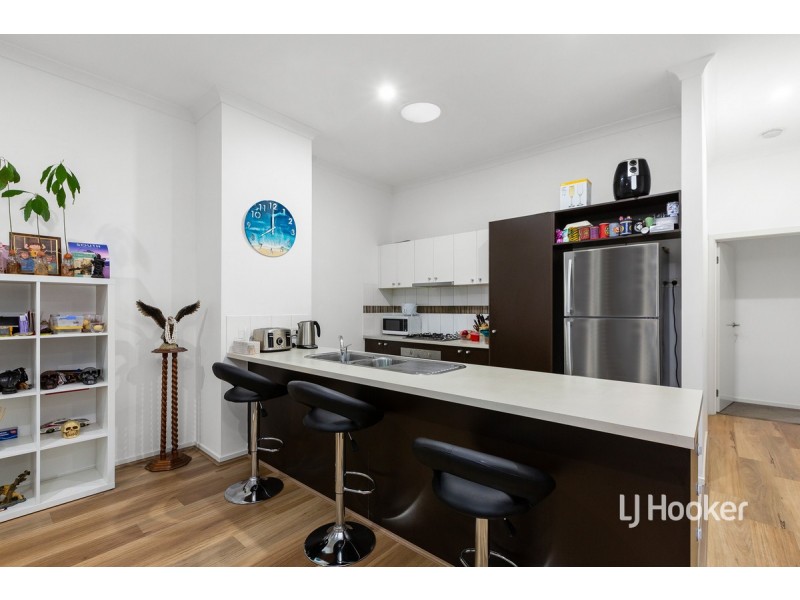 2/11 Tom Roberts Parade, Point Cook VIC 3030