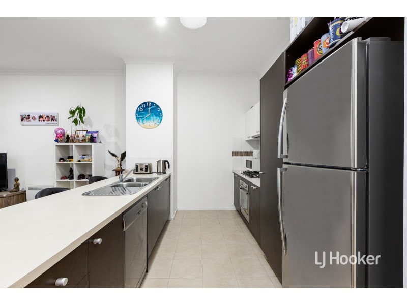 2/11 Tom Roberts Parade, Point Cook VIC 3030