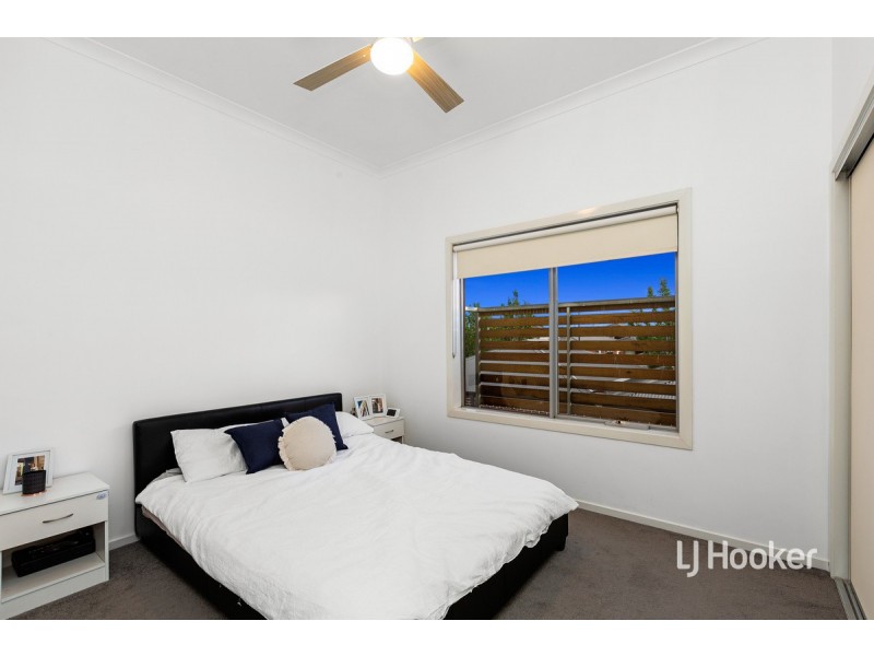 2/11 Tom Roberts Parade, Point Cook VIC 3030