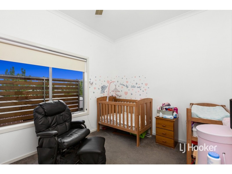 2/11 Tom Roberts Parade, Point Cook VIC 3030