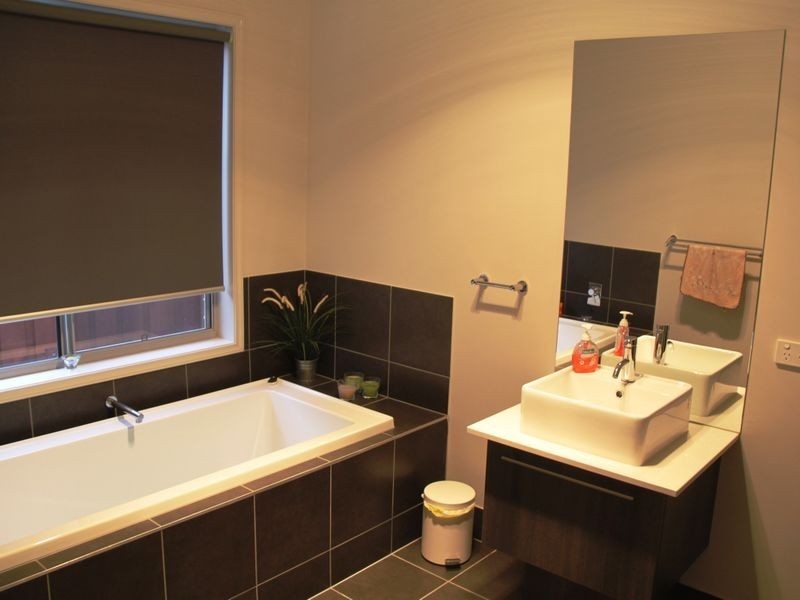 72 Hargrave Avenue, Point Cook VIC 3030