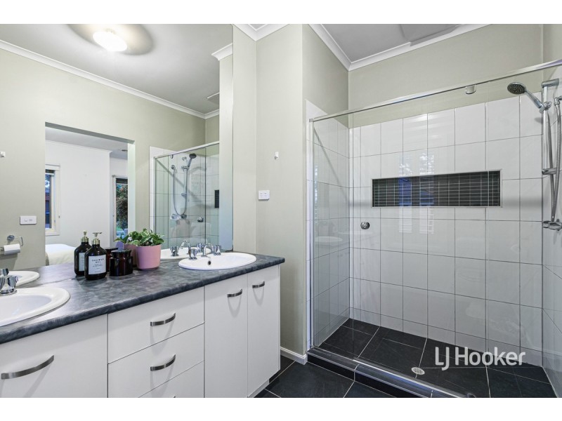 16 Baltimore Drive, Point Cook VIC 3030