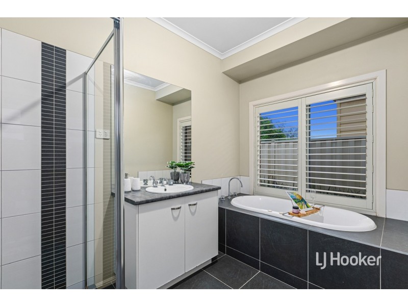 16 Baltimore Drive, Point Cook VIC 3030