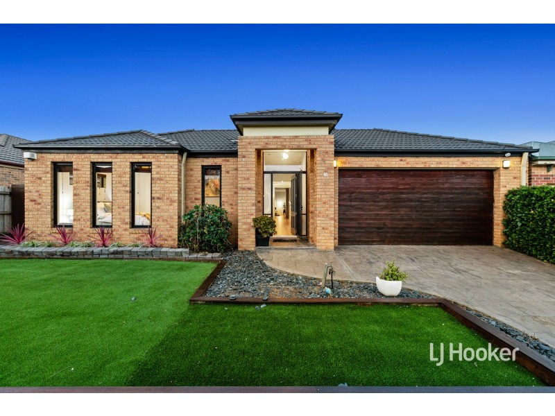 16 Creswick Drive, Point Cook VIC 3030