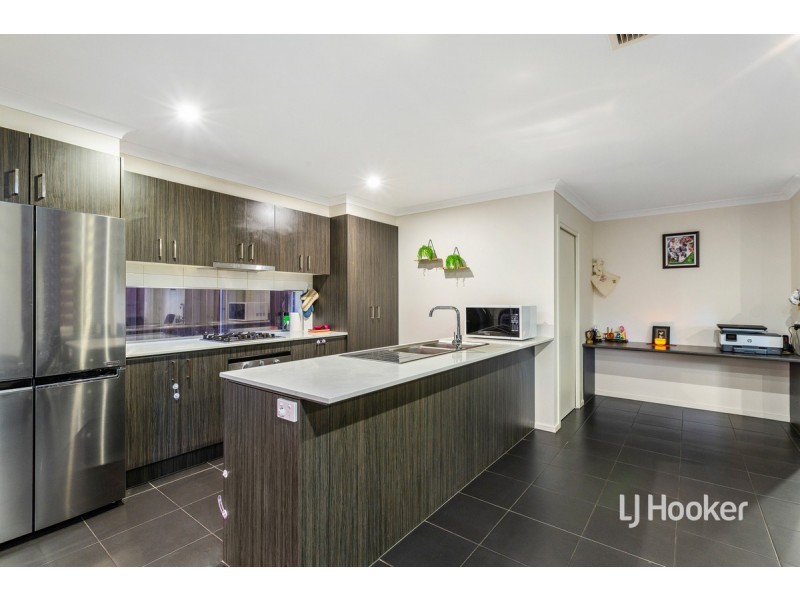 4 Carnegie Road, Point Cook VIC 3030