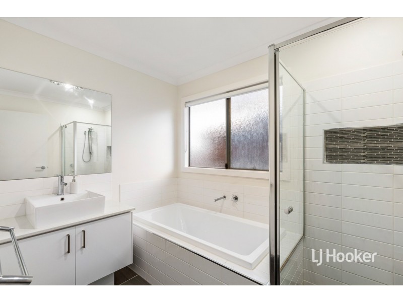 4 Carnegie Road, Point Cook VIC 3030