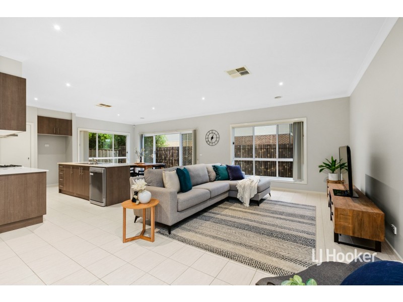 59 Beachview Parade, Sanctuary Lakes VIC 3030
