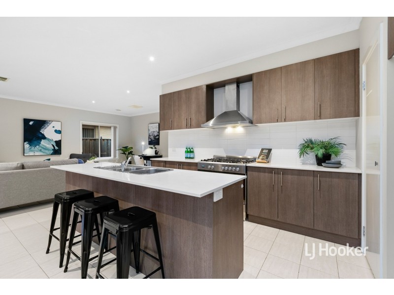 59 Beachview Parade, Sanctuary Lakes VIC 3030