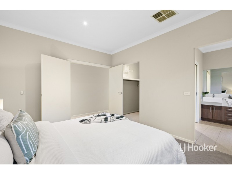 59 Beachview Parade, Sanctuary Lakes VIC 3030