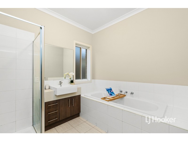 59 Beachview Parade, Sanctuary Lakes VIC 3030