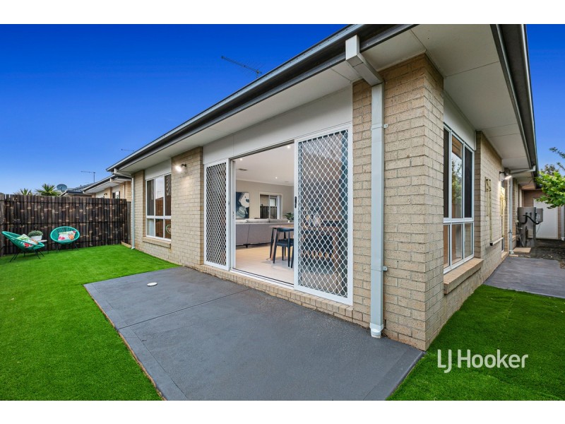 59 Beachview Parade, Sanctuary Lakes VIC 3030