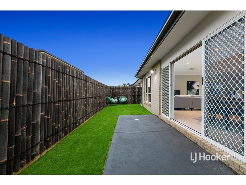 59 Beachview Parade, Sanctuary Lakes VIC 3030