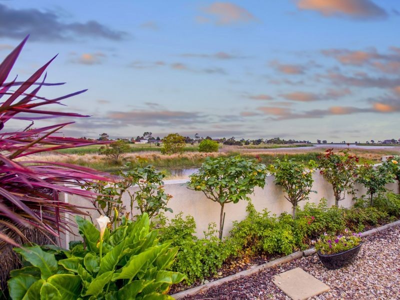 44 Signature Boulevard, Sanctuary Lakes VIC 3030
