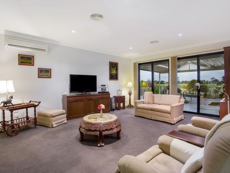 44 Signature Boulevard, Sanctuary Lakes VIC 3030